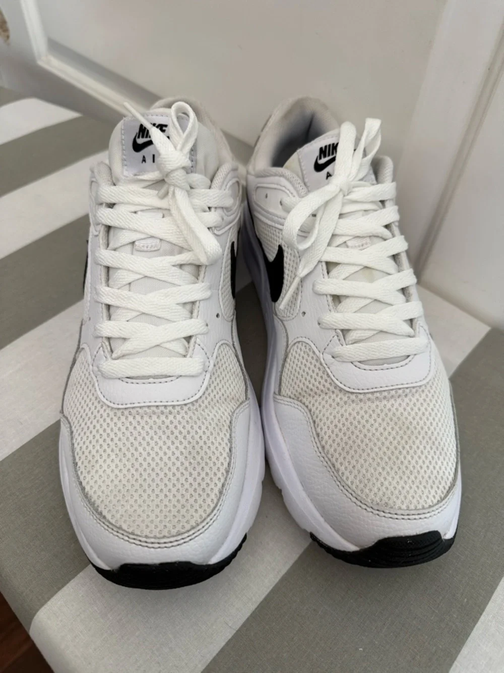 Nike White Air Max SC Sneakers with Black Swoosh - Picture 12 of 12